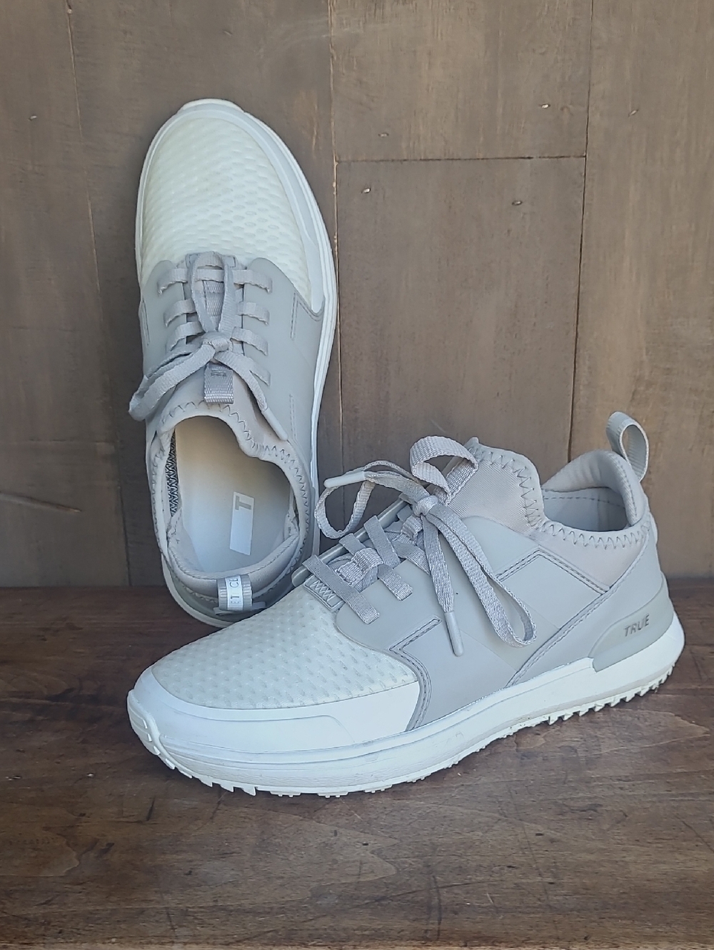 EUC True Linxwear Lux G Golf Shoes Men's sz 7/Women's sz 8.5 White/Grey Sneaker